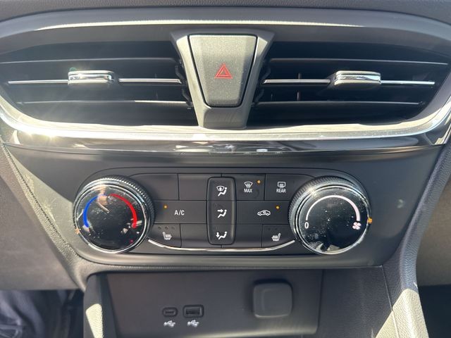 Buick Encore GX Vehicle Full-screen Gallery Image 18