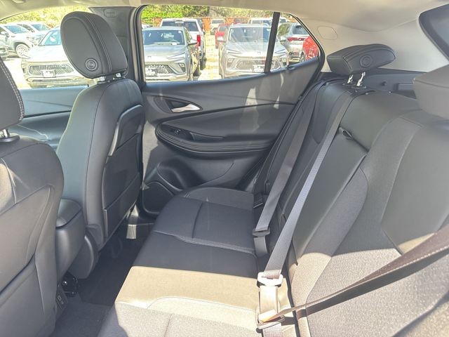 Buick Encore GX Vehicle Full-screen Gallery Image 21