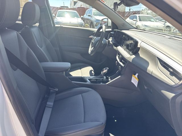 Buick Encore GX Vehicle Full-screen Gallery Image 23