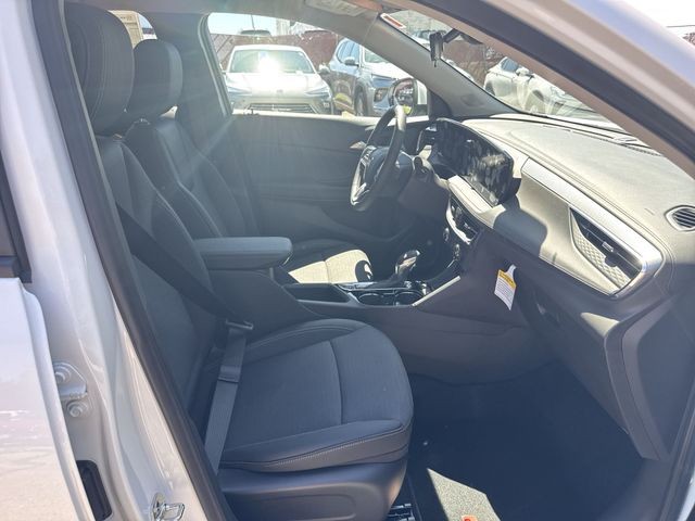 Buick Encore GX Vehicle Full-screen Gallery Image 24