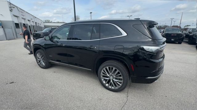 Buick Enclave Vehicle Full-screen Gallery Image 06