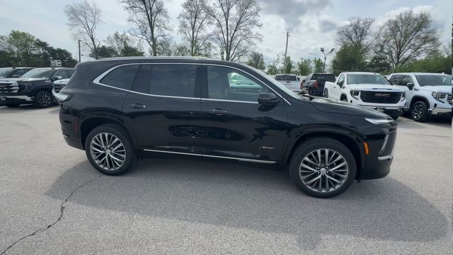 Buick Enclave Vehicle Full-screen Gallery Image 09