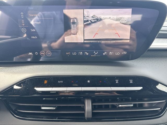 Buick Enclave Vehicle Full-screen Gallery Image 17