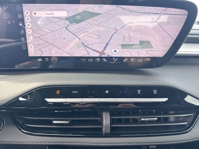 Buick Enclave Vehicle Full-screen Gallery Image 18