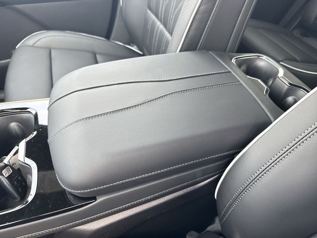 Buick Enclave Vehicle Full-screen Gallery Image 21
