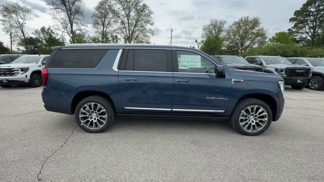 GMC Yukon XL Vehicle Full-screen Gallery Image 09
