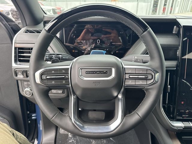 GMC Yukon XL Vehicle Full-screen Gallery Image 14