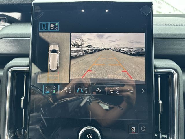 GMC Yukon XL Vehicle Full-screen Gallery Image 17