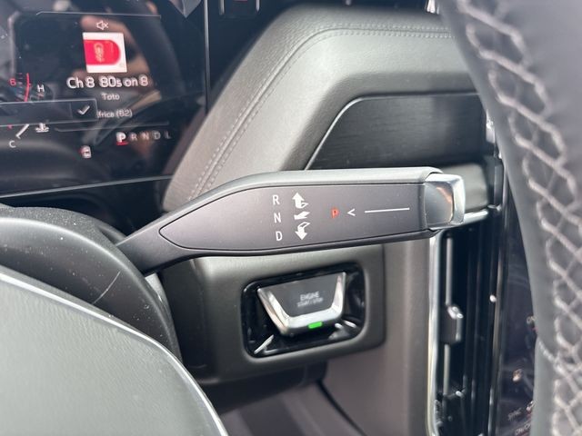 GMC Yukon XL Vehicle Full-screen Gallery Image 20