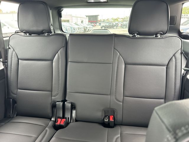 GMC Yukon XL Vehicle Full-screen Gallery Image 24