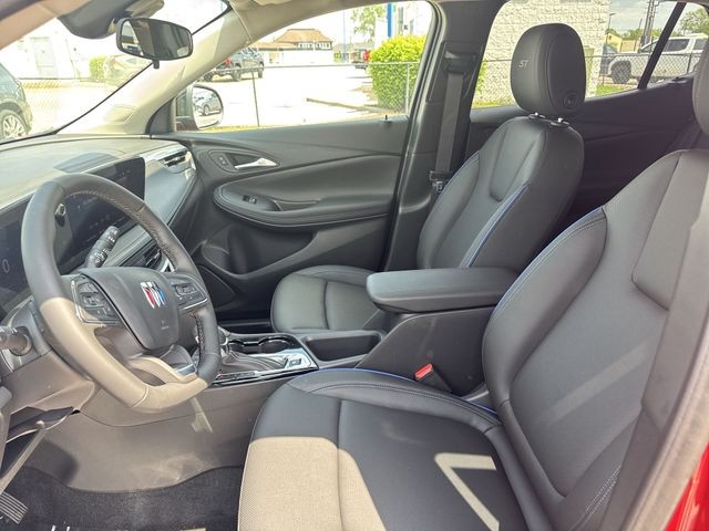 Buick Encore GX Vehicle Full-screen Gallery Image 11