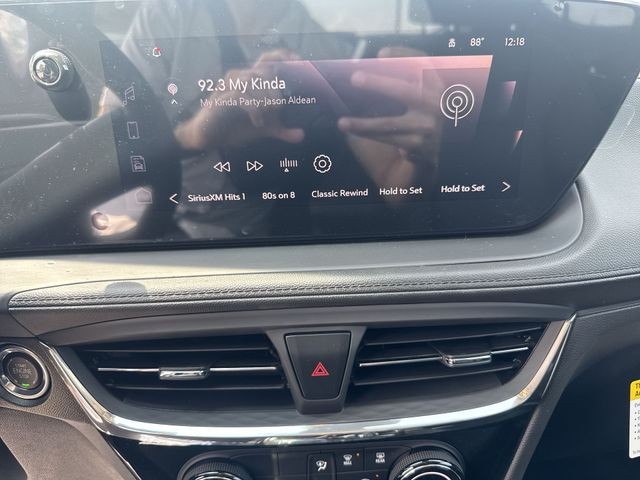 Buick Encore GX Vehicle Full-screen Gallery Image 16