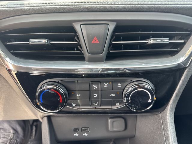Buick Encore GX Vehicle Full-screen Gallery Image 18