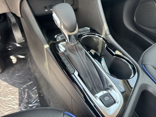 Buick Encore GX Vehicle Full-screen Gallery Image 19