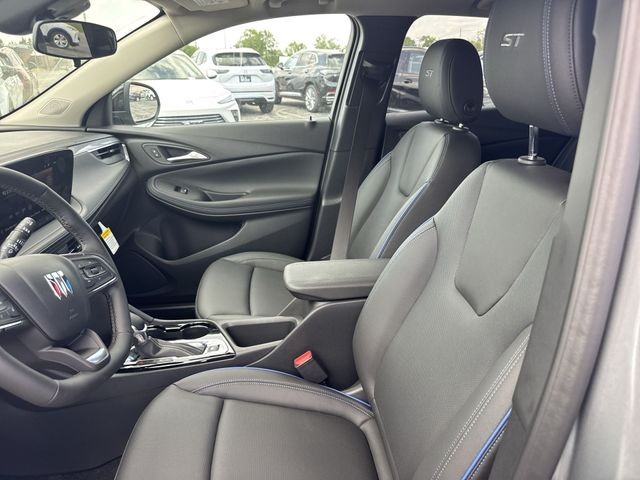 Buick Encore GX Vehicle Full-screen Gallery Image 11