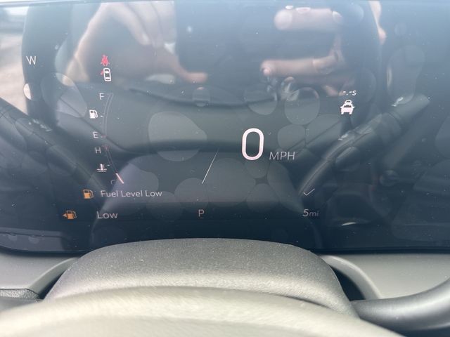 Buick Encore GX Vehicle Full-screen Gallery Image 15