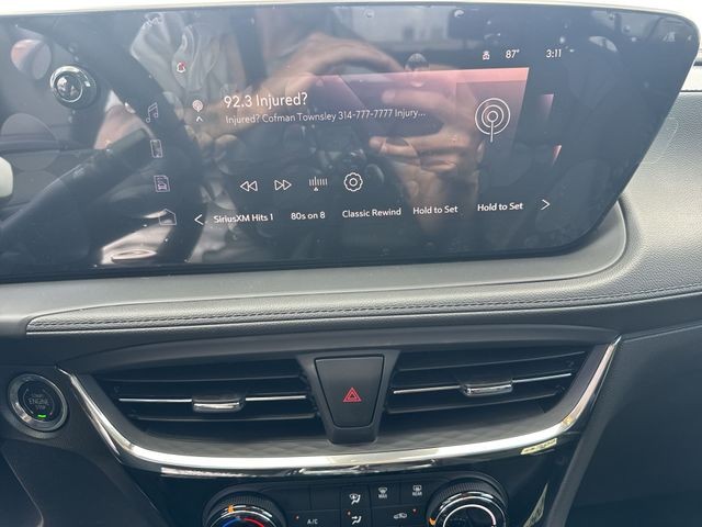 Buick Encore GX Vehicle Full-screen Gallery Image 16