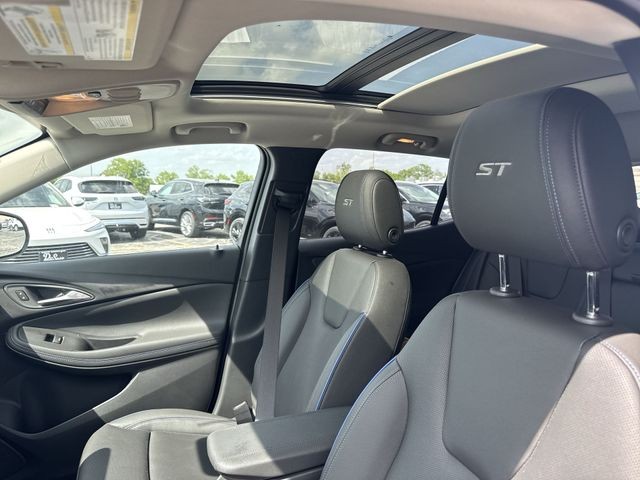 Buick Encore GX Vehicle Full-screen Gallery Image 21