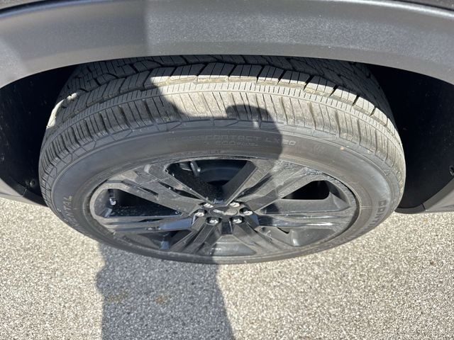 GMC Acadia Vehicle Full-screen Gallery Image 10