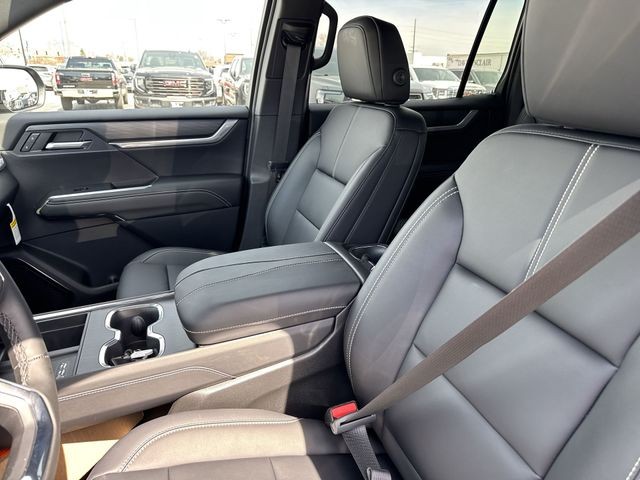 GMC Acadia Vehicle Full-screen Gallery Image 11