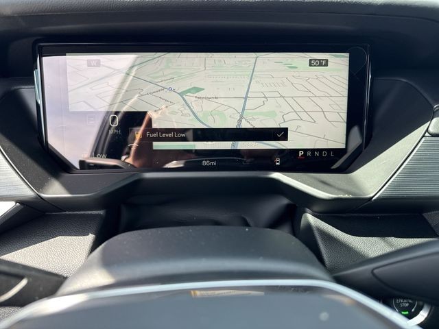 GMC Acadia Vehicle Full-screen Gallery Image 15