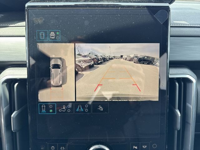 GMC Acadia Vehicle Full-screen Gallery Image 17