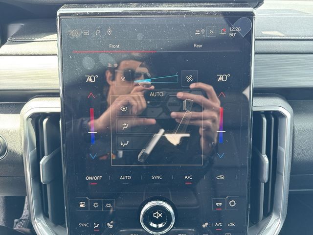 GMC Acadia Vehicle Full-screen Gallery Image 19