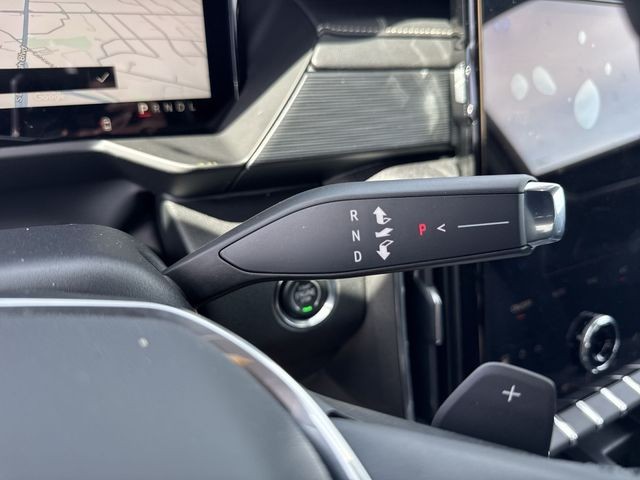 GMC Acadia Vehicle Full-screen Gallery Image 20