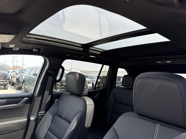 GMC Acadia Vehicle Full-screen Gallery Image 22