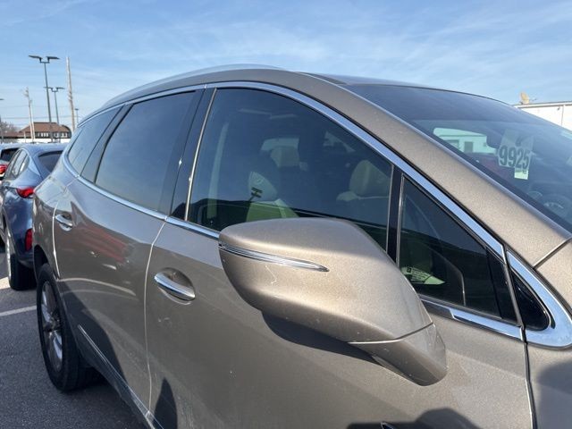 Buick Enclave Vehicle Full-screen Gallery Image 05