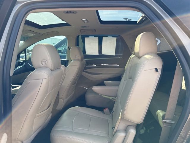 Buick Enclave Vehicle Full-screen Gallery Image 09