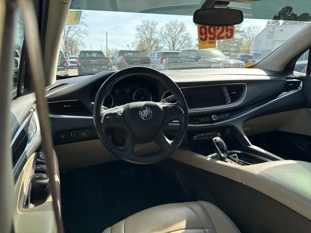 Buick Enclave Vehicle Full-screen Gallery Image 11