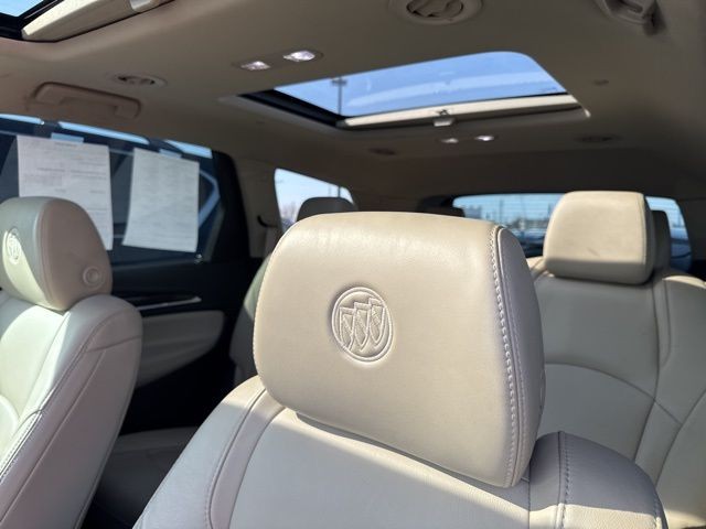 Buick Enclave Vehicle Full-screen Gallery Image 15