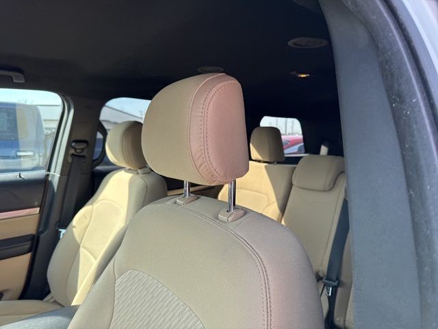 Ford Explorer Vehicle Full-screen Gallery Image 17