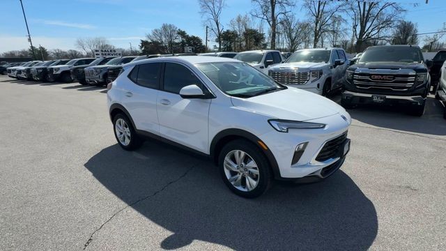 Buick Encore GX Vehicle Full-screen Gallery Image 02