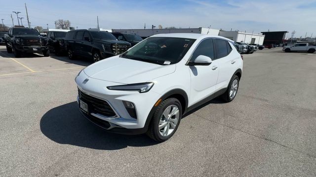 Buick Encore GX Vehicle Full-screen Gallery Image 04