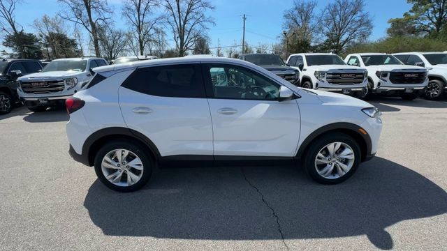 Buick Encore GX Vehicle Full-screen Gallery Image 09