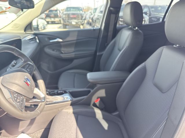 Buick Encore GX Vehicle Full-screen Gallery Image 11