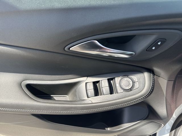 Buick Encore GX Vehicle Full-screen Gallery Image 13