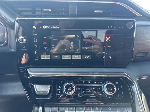 GMC Sierra 1500 Vehicle Full-screen Gallery Image 19