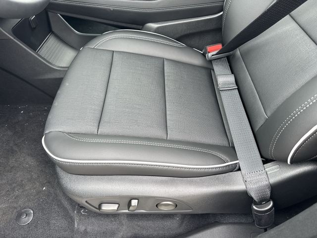 Buick Enclave Vehicle Full-screen Gallery Image 12
