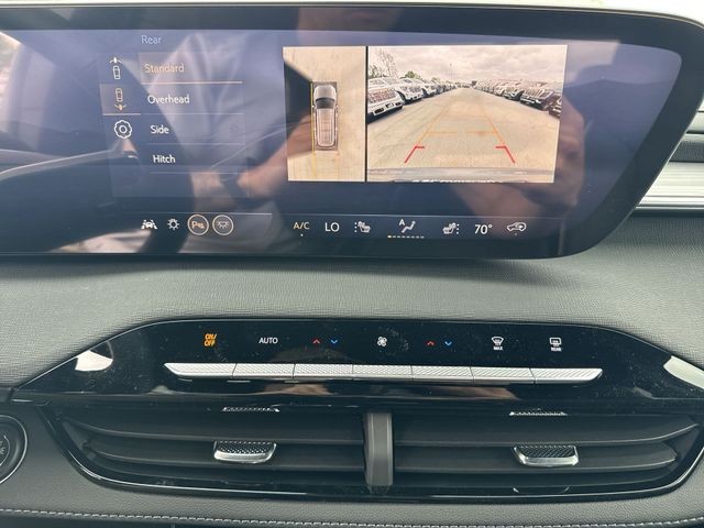 Buick Enclave Vehicle Full-screen Gallery Image 17