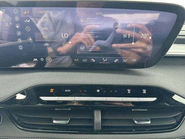 Buick Enclave Vehicle Full-screen Gallery Image 19