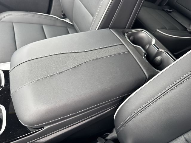 Buick Enclave Vehicle Full-screen Gallery Image 21