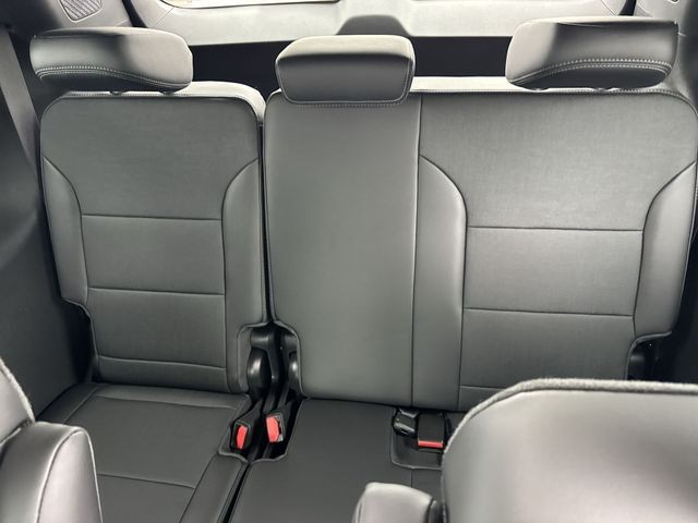 Buick Enclave Vehicle Full-screen Gallery Image 23