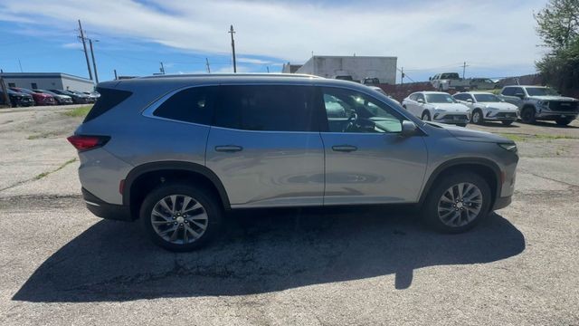 Buick Enclave Vehicle Full-screen Gallery Image 09