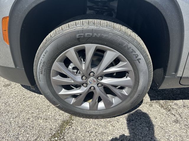 Buick Enclave Vehicle Full-screen Gallery Image 10