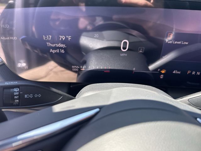 Buick Enclave Vehicle Full-screen Gallery Image 15