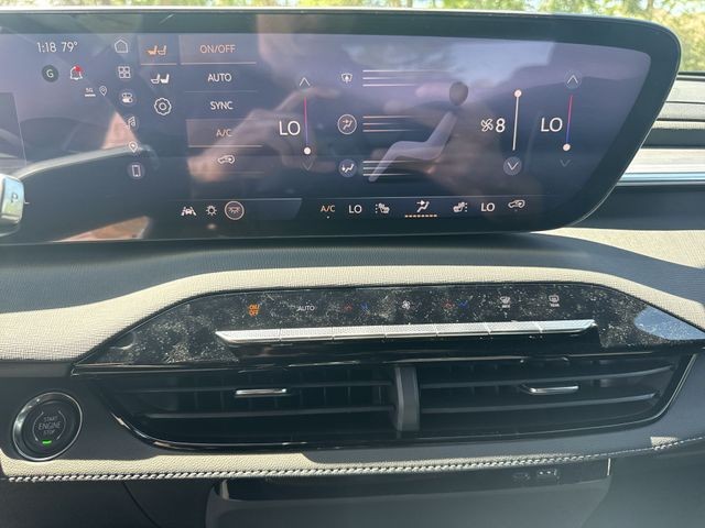 Buick Enclave Vehicle Full-screen Gallery Image 19