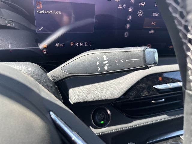 Buick Enclave Vehicle Full-screen Gallery Image 20